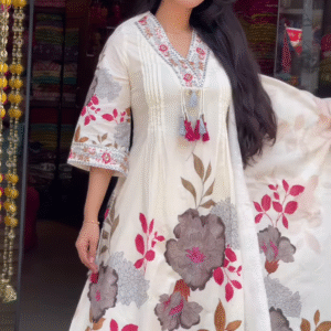 Women’s White Floral Printed Kurta Set with Dupatta – Ethnicwear Storefront Portrait Ensemble